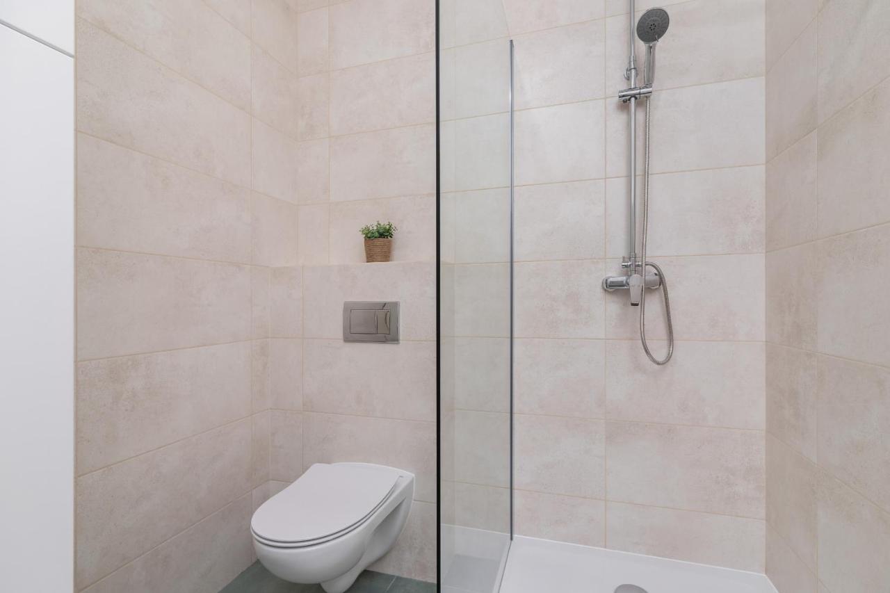 Apartment Modern & Terrace Kielkowskiego By Renters Krakau