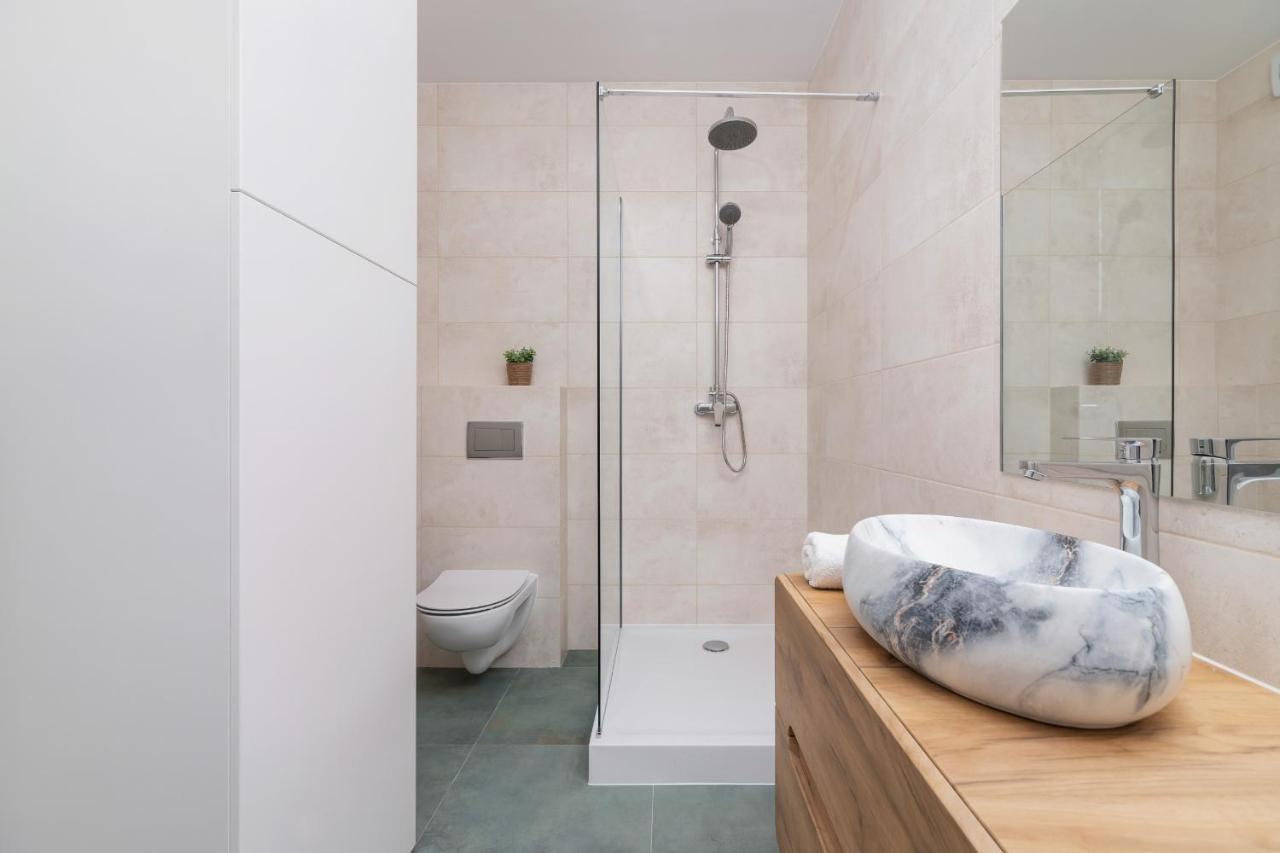 Apartment Modern & Terrace Kielkowskiego By Renters Krakau